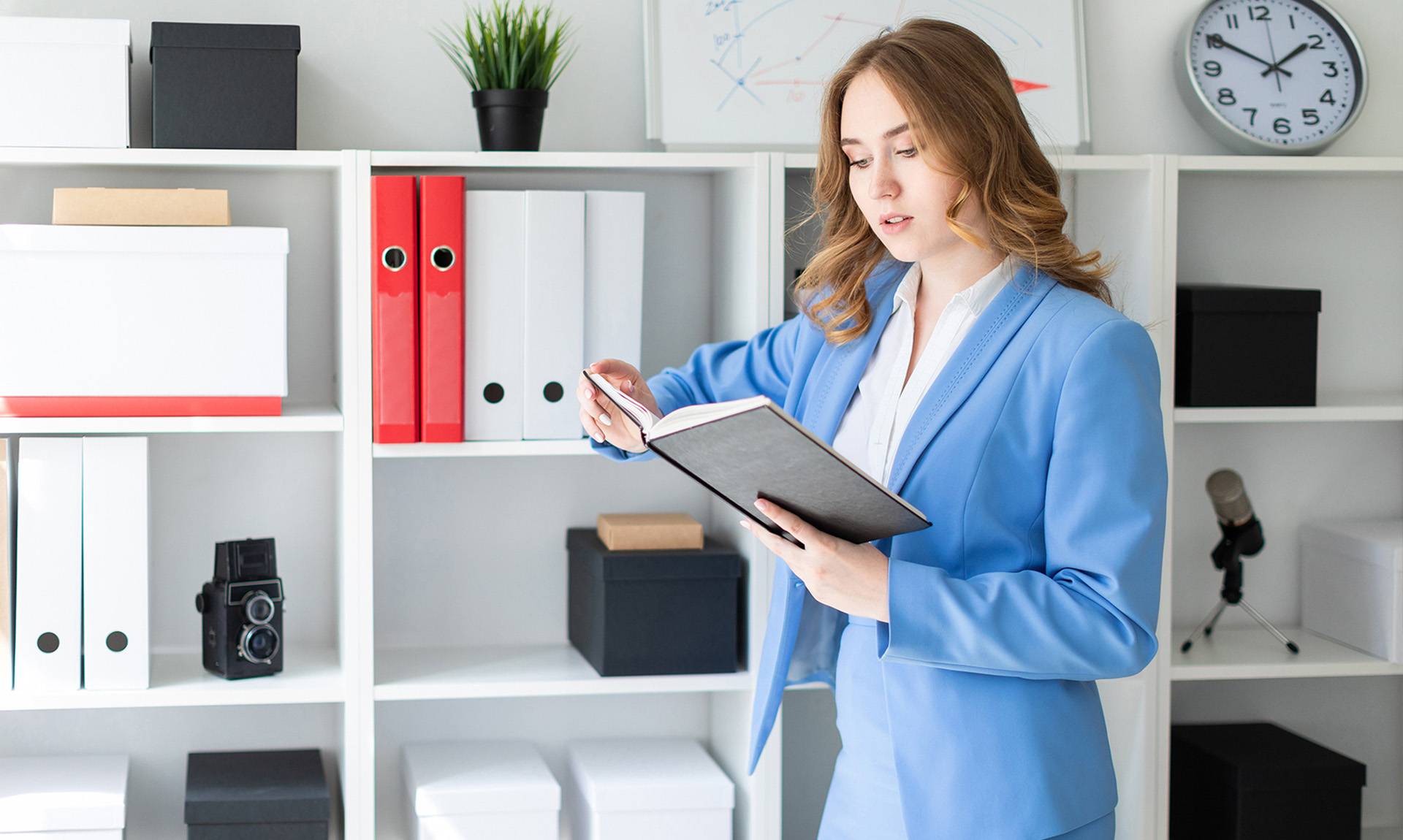 We Provide Complete<span><br></span><span class="bg-primary">Legal Services</span>